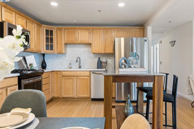 2649 San Pablo Ave, Berkeley CA: https://media.crmls.org/mediaz/8c24dab1-58eb-4a94-86d4-eb22c0b79d7f.jpg