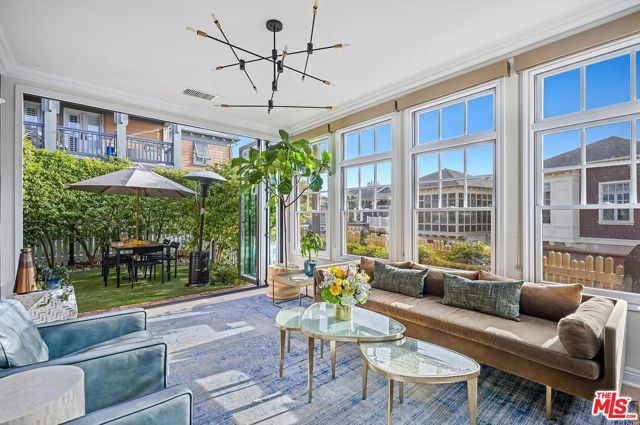 2584 Bungalow Place, Corona del Mar CA: https://media.crmls.org/mediaz/8c258892-a9bc-4c13-9b5e-b647d1c5d120.jpg