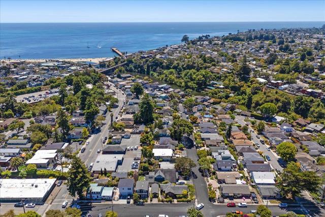 522 Oak Drive, Capitola CA: https://media.crmls.org/mediaz/8c25db1a-c908-4619-ab32-10890fc91c45.jpg