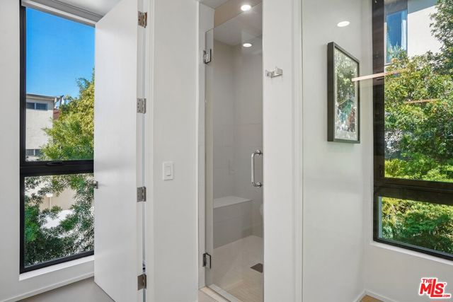 2215 5th Street, B photo 24