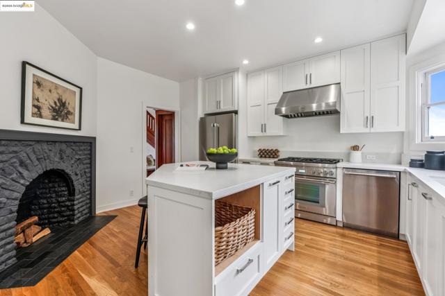 60 Panoramic Way, Berkeley CA: https://media.crmls.org/mediaz/8c26a0ef-65c6-4642-81a8-4a7d89264c14.jpg