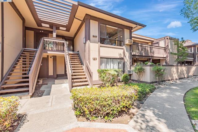 39090 Presidio Way, Fremont CA: https://media.crmls.org/mediaz/8c26bcc6-83ec-47af-8e74-ab791a4f2049.jpg