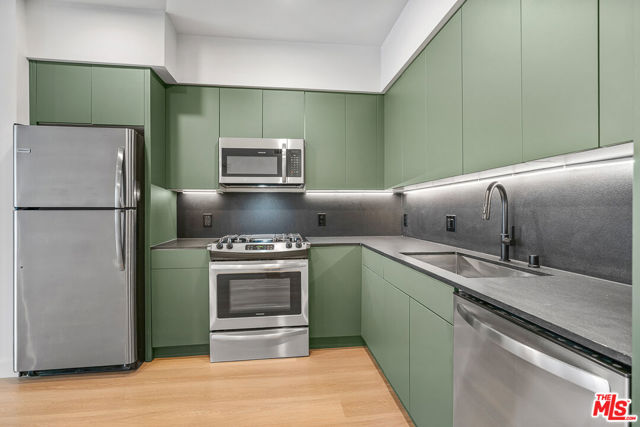 10601 Washington Boulevard, Culver City CA: https://media.crmls.org/mediaz/8c26fc5a-5c8f-4660-a652-dcedeed2545f.jpg