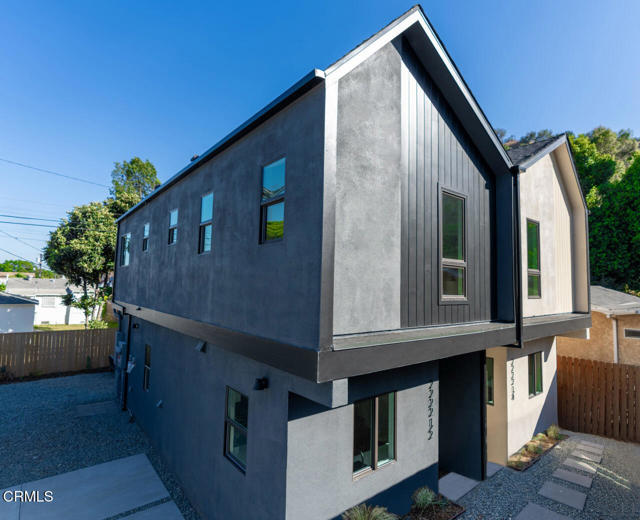 2222 1/4 Dorris Place, Los Angeles CA: https://media.crmls.org/mediaz/8c273b3c-cc2d-431a-8307-9843f4aef13a.jpg