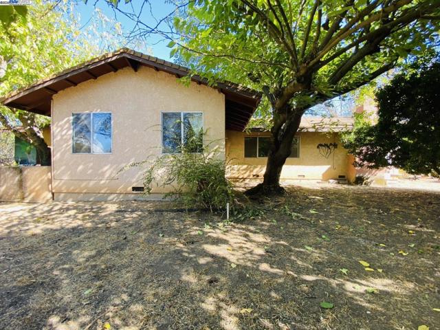 7705 Orford Rd, Stockton CA: https://media.crmls.org/mediaz/8c27794f-349e-4740-b229-12a9a815e8d1.jpg