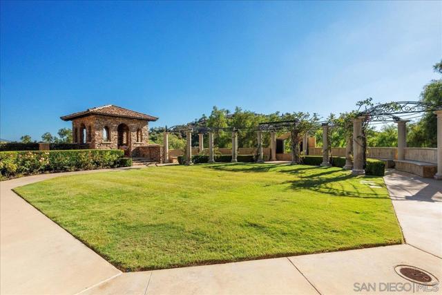 8018 La Milla, Rancho Santa Fe CA: https://media.crmls.org/mediaz/8c27d02d-2dbb-4f92-829a-6438ec2cb58f.jpg