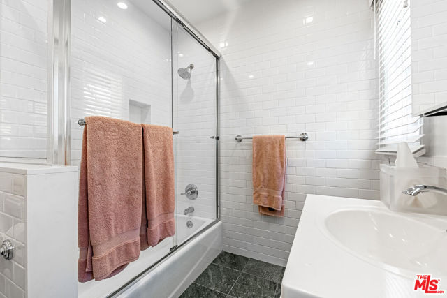 165 N Las Palmas Avenue, Los Angeles CA: https://media.crmls.org/mediaz/8c2800d1-a2c6-41f9-a5f6-e8e67e5473db.jpg