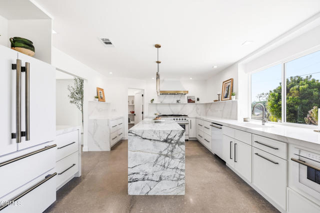 34 Vientos Road, Camarillo CA: https://media.crmls.org/mediaz/8c283884-2fb7-4ace-b015-9d794d0886cc.jpg