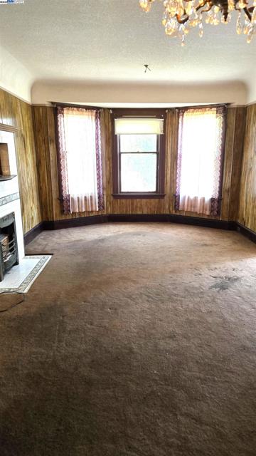 3020 E. 19th st, Oakland CA: https://media.crmls.org/mediaz/8c28425e-a536-4919-9626-0b204da8cd01.jpg