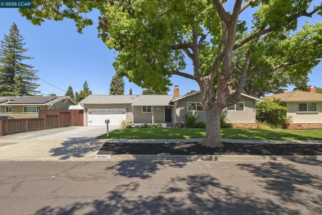 3937 Majestic Dr, Concord CA: https://media.crmls.org/mediaz/8c287fd0-79fd-49d3-a0f4-02926c78b4cc.jpg