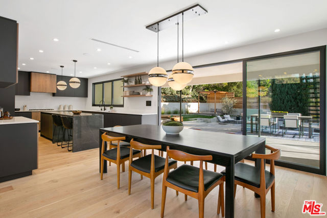 11428 Dona Lola Drive, Studio City CA: https://media.crmls.org/mediaz/8c2897d5-665d-453f-902b-62c517a17dc2.jpg