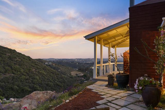 14645 High Valley Road, Poway CA: https://media.crmls.org/mediaz/8c28aaab-82eb-4eac-958b-8803f82fa522.jpg