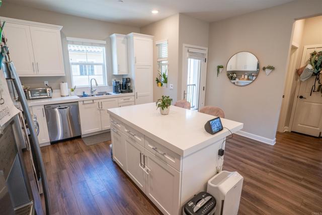 11033 Bryce Way, San Diego CA: https://media.crmls.org/mediaz/8c28b819-a5c3-4d27-bd88-2e13ba9f6ea4.jpg