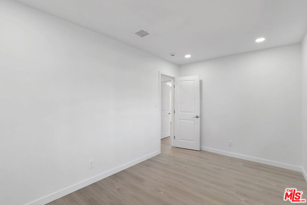 MLS #25572473 image #24