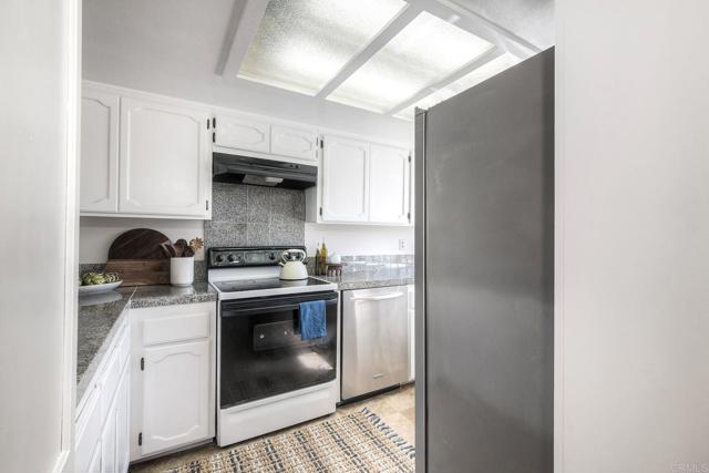 Detail Gallery Image 7 of 29 For 907 Hickory Ct, Carlsbad,  CA 92009 - 2 Beds | 3/1 Baths