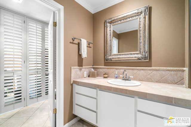 2557 N Whitewater, Palm Springs CA: https://media.crmls.org/mediaz/8c294acb-0d8f-4c42-829b-26aad06e63ca.jpg