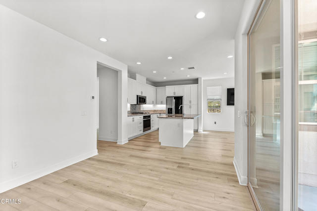 5024 Rexton Drive, Camarillo CA: https://media.crmls.org/mediaz/8c298f77-8c58-4748-9beb-036bdbb7168d.jpg