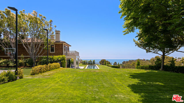 525 Spoleto Drive, Pacific Palisades CA: https://media.crmls.org/mediaz/8c2996ea-dc0f-4df2-81dd-a1d92a9e3651.jpg