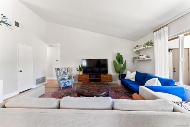 18197 Valladares Dr, San Diego CA: https://media.crmls.org/mediaz/8c2b6416-d260-4920-9ac5-bac4e7fef717.jpg