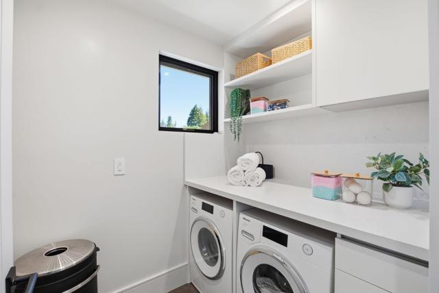 543 Tennyson Avenue, Palo Alto CA: https://media.crmls.org/mediaz/8c2b9c51-515e-49d5-9b7d-8afbadca4dc1.jpg