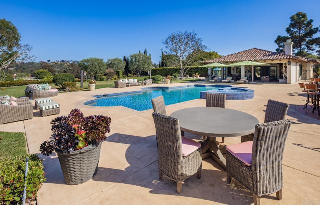 4843 La Jacaranda, Rancho Santa Fe CA: https://media.crmls.org/mediaz/8c2bb1fc-a1ca-4cc1-81a8-dfe2fad4c4e1.jpg
