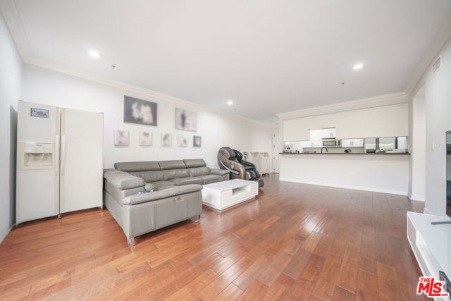 1401 S St Andrews Place, Los Angeles CA: https://media.crmls.org/mediaz/8c2cc477-f289-4cdd-adab-72db674832da.jpg