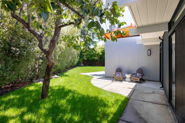 3865 Mumford Place, Palo Alto CA: https://media.crmls.org/mediaz/8c2d510c-5aa6-4c49-9f58-9ea5a80d0a15.jpg