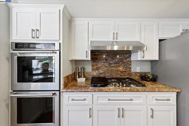 335 Beverly St, Livermore CA: https://media.crmls.org/mediaz/8c2d5fab-c9c1-4075-aa70-6761f80fba94.jpg