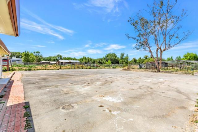 7750 Lovers Lane, Hollister CA: https://media.crmls.org/mediaz/8c2d704b-ff56-4b2d-85a9-c546b75345e1.jpg