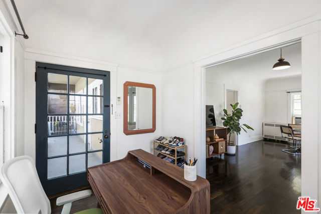 1120 W Edgeware Road, Los Angeles CA: https://media.crmls.org/mediaz/8c2da4fb-9736-4d67-8fa0-aadeac859cf9.jpg
