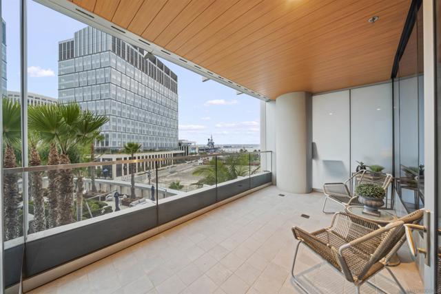 888 W E St, San Diego CA: https://media.crmls.org/mediaz/8c2e10f0-6776-4e78-a20c-2c082091af42.jpg