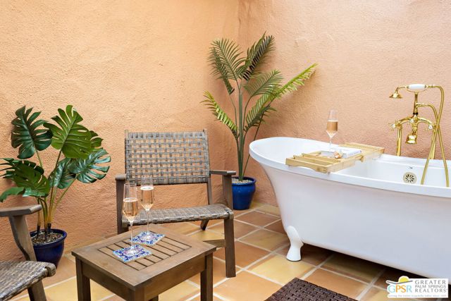 298 San Vicente Circle, Palm Desert CA: https://media.crmls.org/mediaz/8c2ee674-1895-4dbb-b522-b8fa0bc8d740.jpg