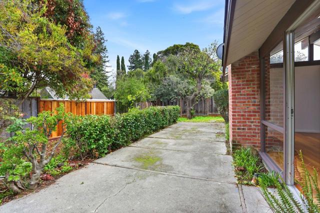 827 Cumberland Drive, Sunnyvale CA: https://media.crmls.org/mediaz/8c2f1826-6175-4b51-9e4c-dcc9141aa047.jpg