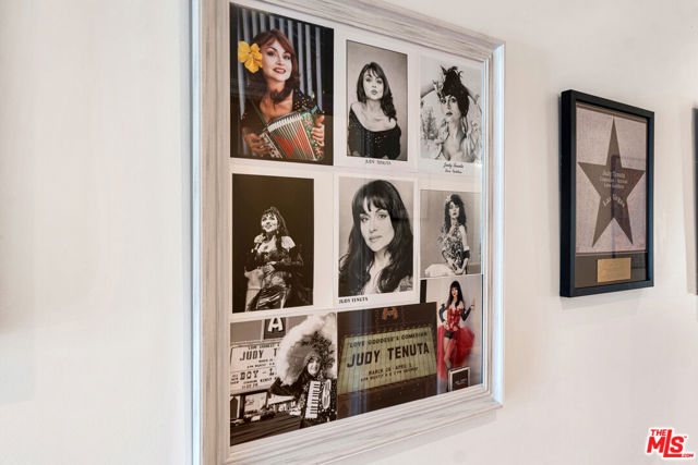 3733 Willowcrest Avenue, Studio City CA: https://media.crmls.org/mediaz/8c2f3b39-c3ed-46c8-8098-009fe1c772cb.jpg