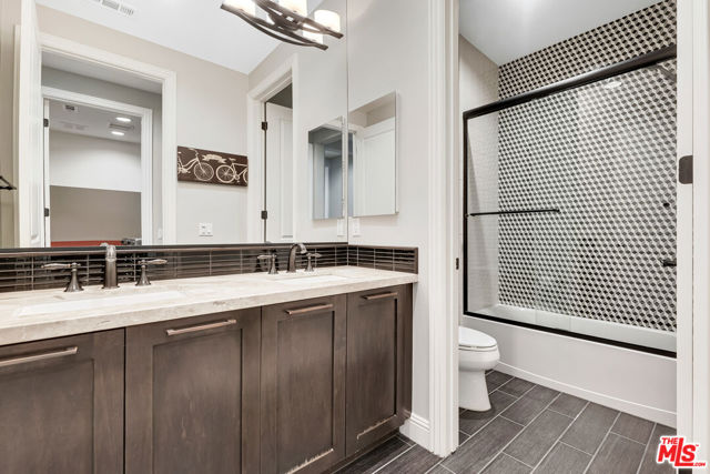 11945 Mirabel Way, Porter Ranch CA: https://media.crmls.org/mediaz/8c2f6fae-62d6-4e8f-889d-4585cd9cebf7.jpg