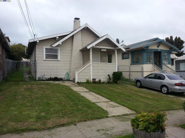 4056 Santa Rita St, Oakland CA: https://media.crmls.org/mediaz/8c2f78c7-8ac9-4f1c-9dce-d7c9de4ea598.jpg