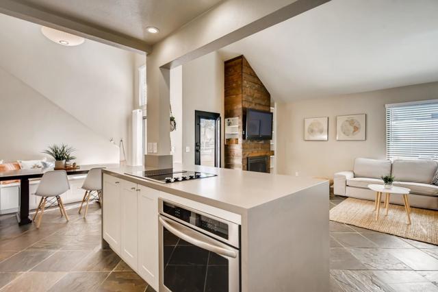 Detail Gallery Image 3 of 30 For 536 via De La Valle a,  Solana Beach,  CA 92075 - 3 Beds | 2 Baths