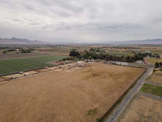 790 Shore Road, Hollister CA: https://media.crmls.org/mediaz/8c2fa632-941d-4bb1-acd6-e308012bdb74.jpg