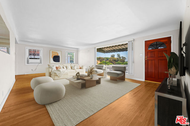 2333 Warwick Avenue, Los Angeles CA: https://media.crmls.org/mediaz/8c3043c0-f83c-49bd-b0b8-f20aadcf075b.jpg