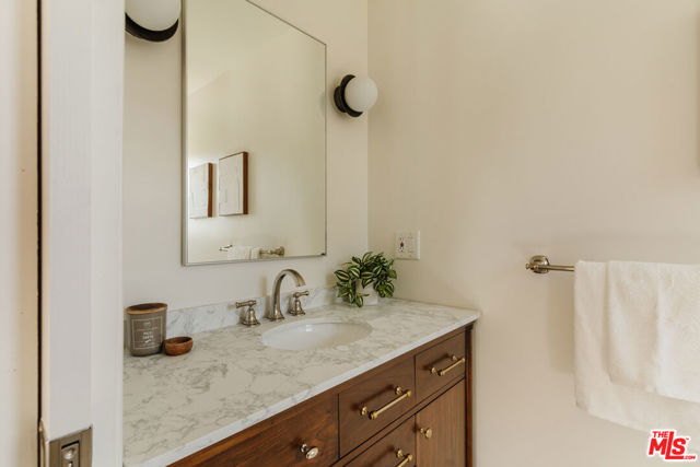 2709 S Harcourt Avenue, Los Angeles CA: https://media.crmls.org/mediaz/8c3096f0-21cd-4d97-84f9-01b8c4c866a7.jpg