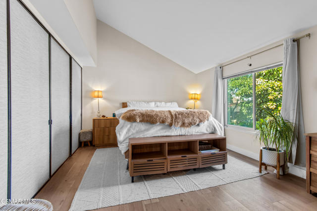 363 Larcom Street, Thousand Oaks CA: https://media.crmls.org/mediaz/8c30f115-070e-4c87-b415-741fb3903536.jpg