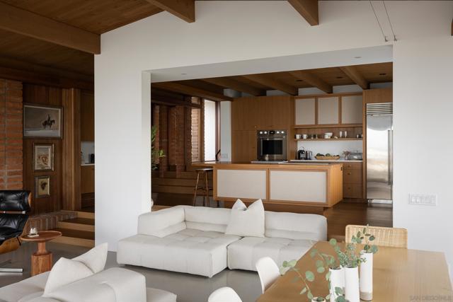 3016 Rogers Street, San Diego CA: https://media.crmls.org/mediaz/8c30f9a3-4be5-462f-983e-9fb852554bed.jpg