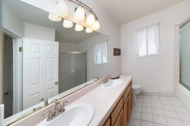 847 Amber Avenue, Clovis CA: https://media.crmls.org/mediaz/8c311808-7e3b-4f5e-a557-0e33301e15fa.jpg