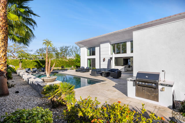 1 Via Merenda, Rancho Mirage CA: https://media.crmls.org/mediaz/8c311f7c-02e9-4548-89a4-66d36b939649.jpg