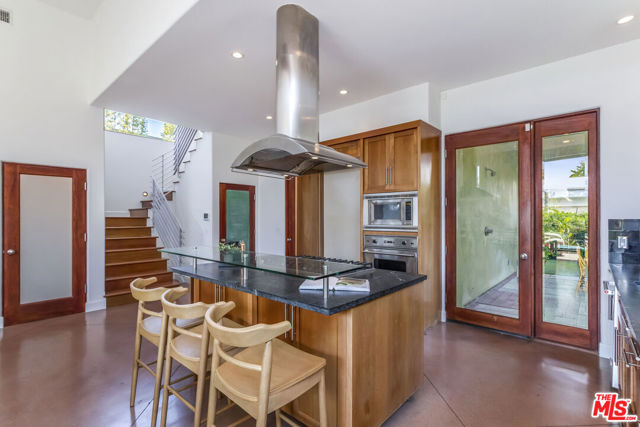 2336 Boone Avenue, Venice CA: https://media.crmls.org/mediaz/8c31593f-4c3f-44e4-9b19-6db5638e66b3.jpg