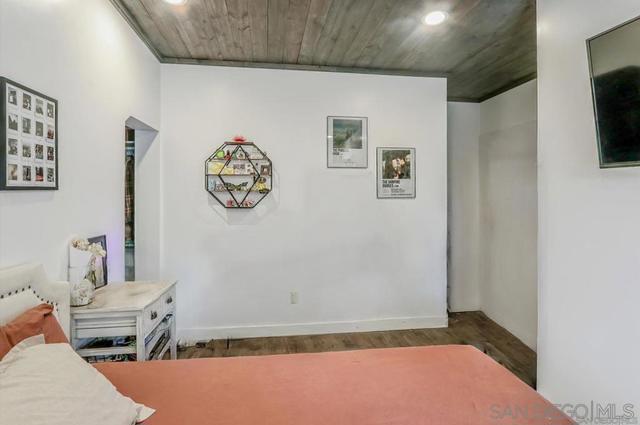 1035 Edgemont Place, San Diego CA: https://media.crmls.org/mediaz/8c317cbe-feaa-4b36-a5ff-cd8cf2af7894.jpg