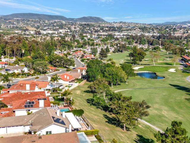 1211 Countrywood Lane, Vista CA: https://media.crmls.org/mediaz/8c31bccc-a717-4df1-ad11-60f7f989fed5.jpg