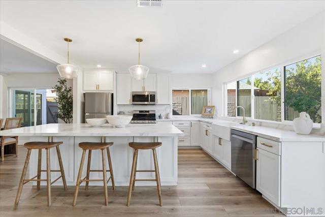 8686 Perseus Rd, San Diego CA: https://media.crmls.org/mediaz/8c3205bf-bd6e-4260-94d8-8ba495433d97.jpg