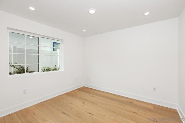 551 Orange Ave, Coronado CA: https://media.crmls.org/mediaz/8c32194e-f79d-47ed-90ff-ee90c4d0f54e.jpg