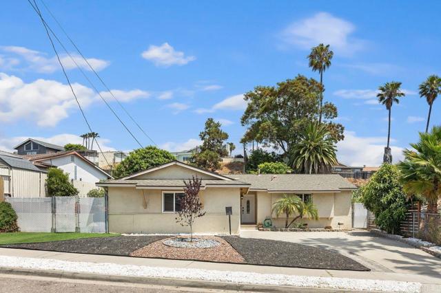 833 Halecrest Drive, Chula Vista CA: https://media.crmls.org/mediaz/8c323487-1f45-49db-9348-1c23325599e5.jpg
